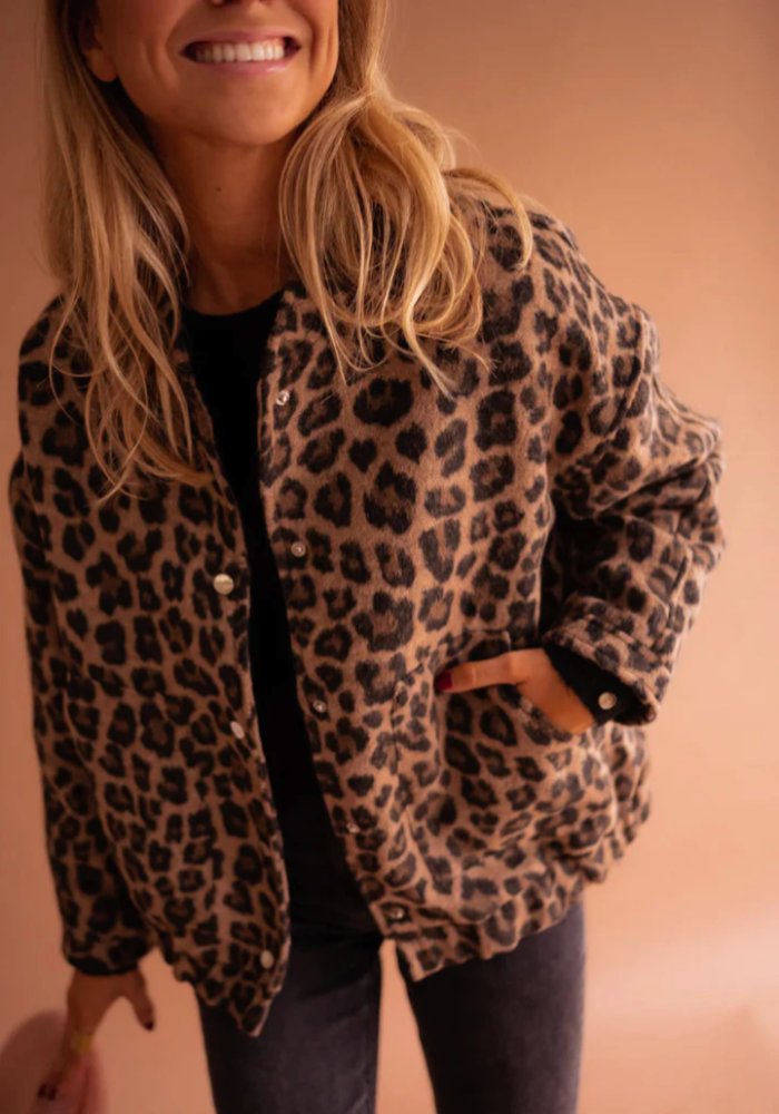 Amelia | Elegante Leopard-Bomberjacke