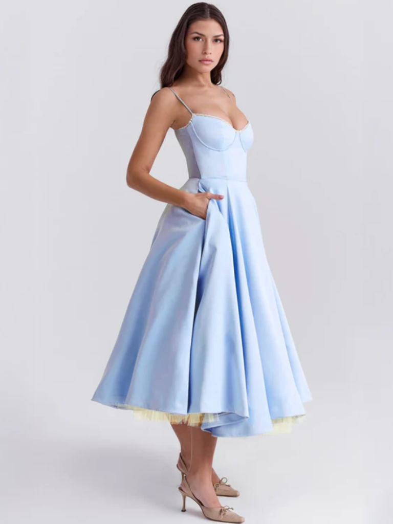 ANMUTIGES BALLKLEID