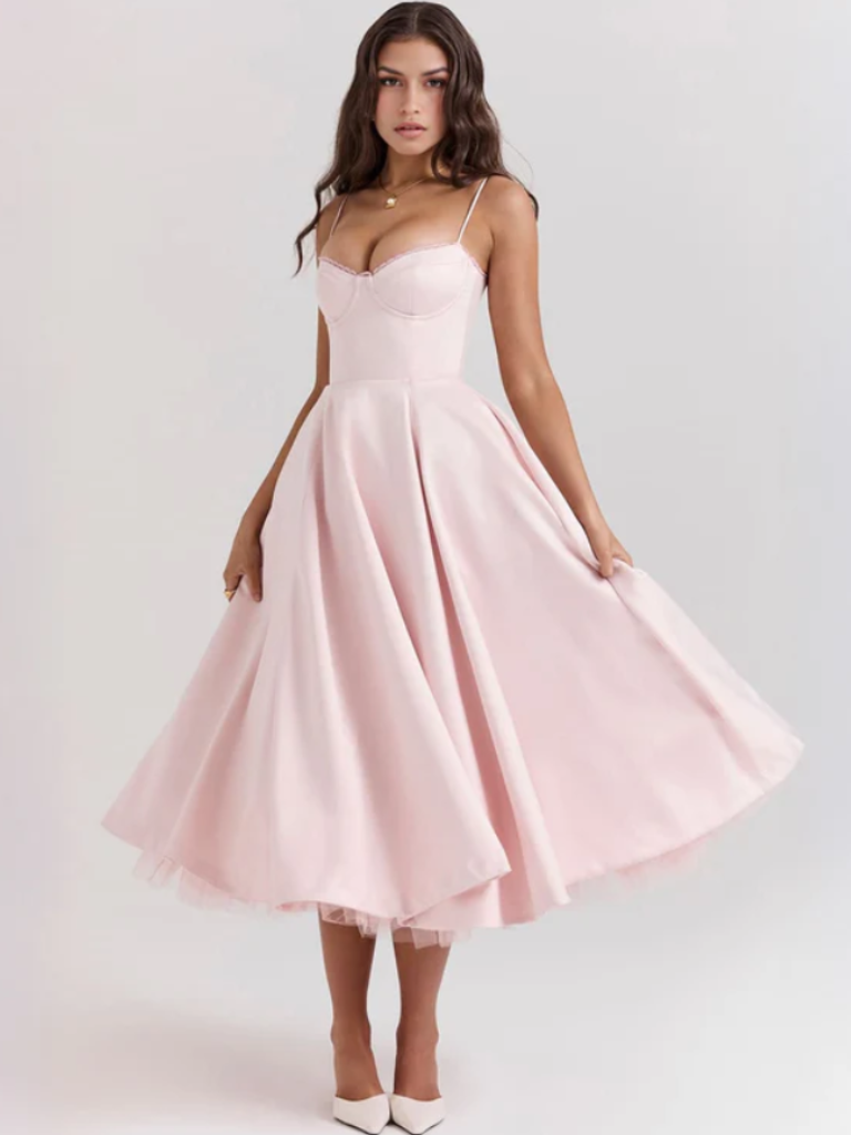 ANMUTIGES BALLKLEID