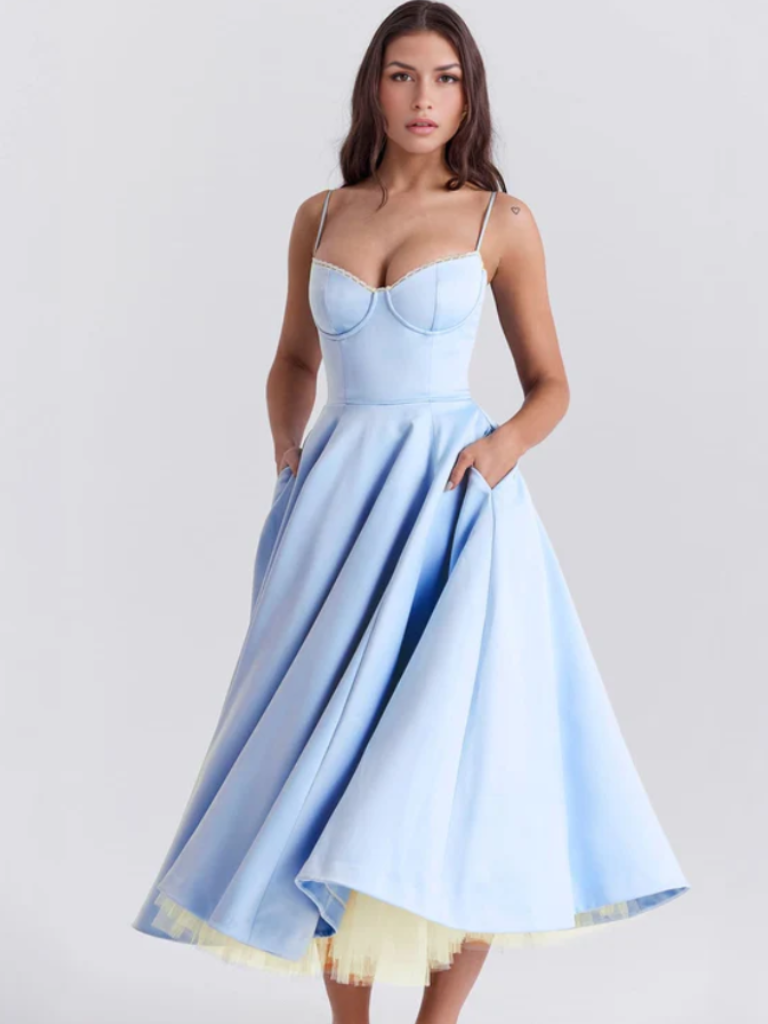 ANMUTIGES BALLKLEID