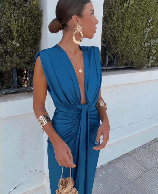 Luna | Elegantes Kleid mit tiefem V-Ausschnitt